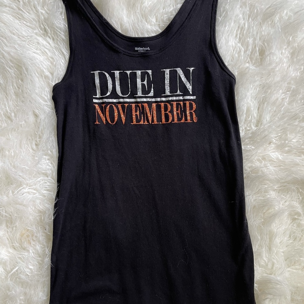 “Due in November” maternity tank size:L